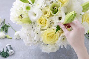 How to make luxurious floral arrangement with lilies, roses,