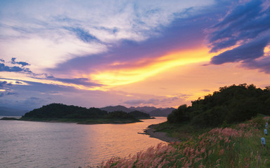 Fototapeta na wymiar sunset on a mountain lake