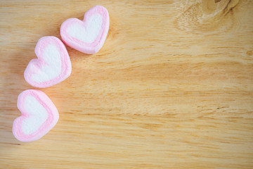 Fototapeta premium pink heart shape marshmallow for valentines background