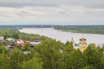 Вид на церковь Николая Чудотворца, реку Ока и муромский мост с верхней точки