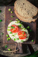 Healthy sandwich with creamy cheese, chive and cherry tomatoes