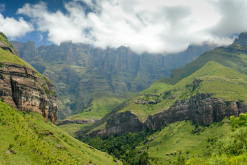 Fototapeta na wymiar Die Drakensberge in Südafrika