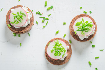 Healthy pumpernickel bread with chive and cottage cheese