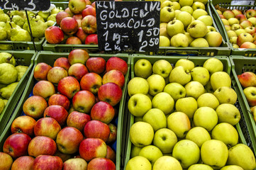 Apples on market, Golden Delicious, Jona Gold, Austria, Vienna,