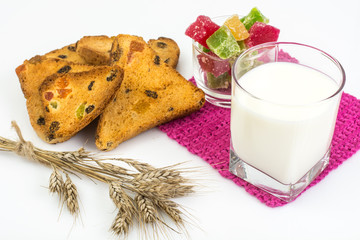 Dry biscuits with candied fruit and raisins