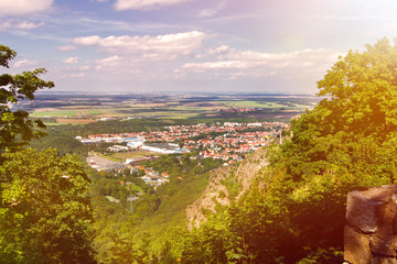 Blick auf Thale im Harz. Am Fuße des Hexentanzplatzes und der Roßtrappe.
