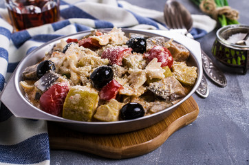 Steamed vegetables with pasta