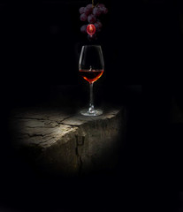 A glass of wine and berry is a grape catcher