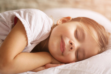 Obraz na płótnie Canvas Cute little girl in bed.