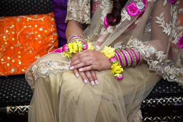 Fototapeta na wymiar brides hand