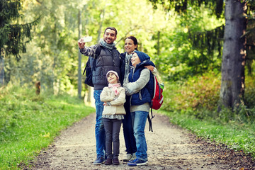Fototapeta premium family taking selfie with smartphone in woods