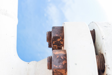 Joint of two flanges by bolts and nuts