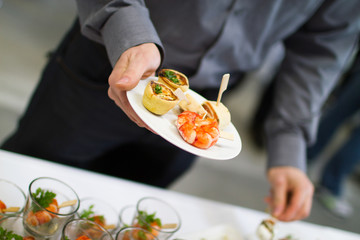 Catering, Buffet, Menschen am Buffet, Feier, Fingerfood, Party