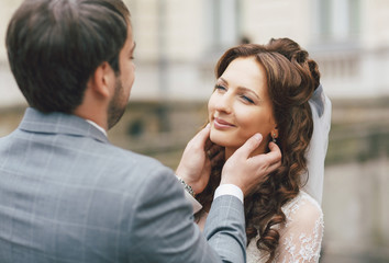 Naklejka premium Groom is holding a face of the beautiful bride