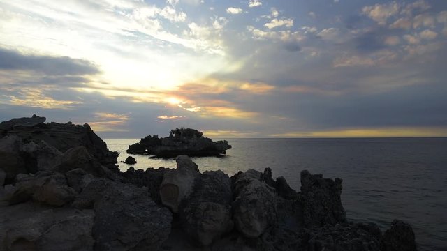 Felsen, Meer und Sonne in wundervollem Abendlicht, Cape Peron, Rockingham, Perth, Westküste, Westaustralien, Australien, Timelapse, 6fach, 6fache Geschwindigkeit, Video