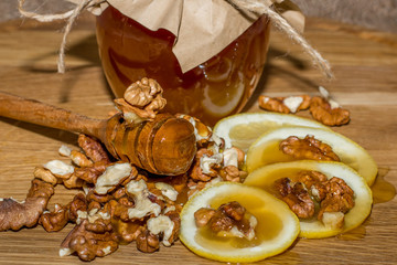 vitamins from walnuts and honey