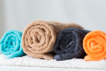 Obraz na płótnie Canvas close up of bath towels