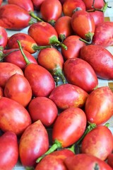 Tamarillo oder Baumtomate, lateinisch Solanum betaceum, hier auch Maracuja Tomate genannt