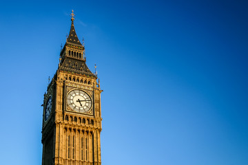 Fototapeta na wymiar Big Ben, London, set against a clear blue sky.