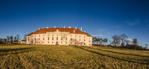 verlassenes schloss panorama