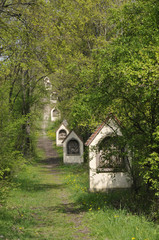 Fototapeta na wymiar kreuzwegstationen auf dem weg zur wallfahrtskapelle st. sebastian bei nordheim vor der rhön.