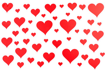 Verscheiden grosse rote Herzen aus Karton mit weissem Hintergrund