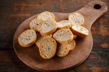 Crispy rusk slices