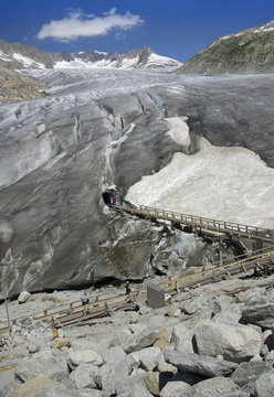 ROHNEGLETSCHER - Der Weg unter den Gletscher