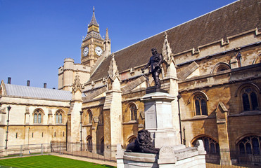 Fototapeta na wymiar Statue of Oliver Cromwell - London