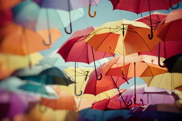 Fotobehang Achtergrond kleurrijke paraplu straatdecoratie. Selectieve aandacht. © Curioso.Photography