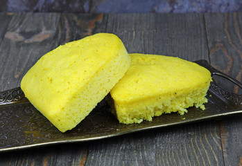 Corn bread cake