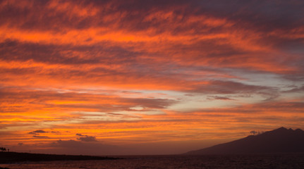 Fototapeta na wymiar Epic Maui Sunset