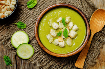 zucchini spinach soup