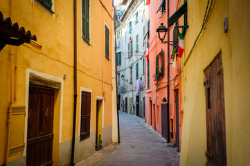 Fototapeta na wymiar beautiful ancient streets of the Italian city