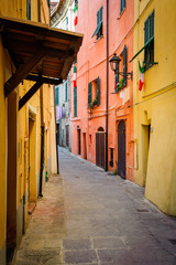 Fototapeta na wymiar beautiful ancient streets of the Italian city
