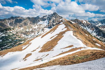 Świnica, wiosna w Tatrach, widok z KAsprowego wierchu © Piotr Szpakowski