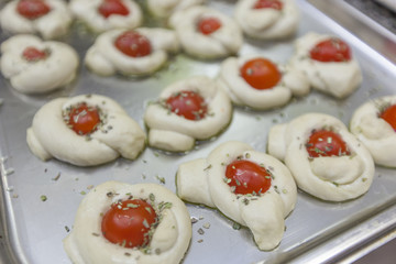 tomato, italian, pasta, red, sauce, food, dinner, tortellini, basil, cuisine, meal, plate, restaurant,