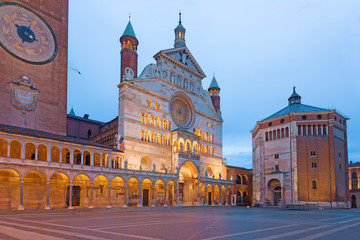Fototapeta na wymiar Cremona - The cathedral Assumption of the Blessed Virgin Mary and the Baptistery at dusk.