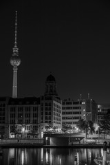 Fototapeta na wymiar Berlin River at Night