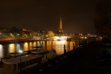 Fototapeta na wymiar River Seine at Night