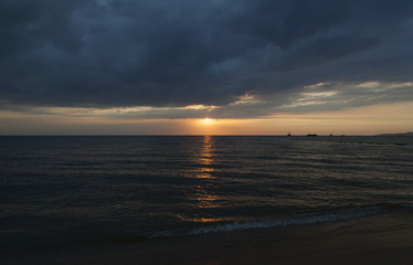 Obraz premium Sunset over the sea
