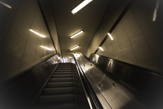 Rolltreppe in einer U-Bahn Station