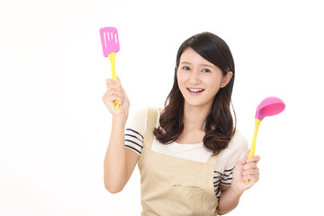 料理を楽しむ主婦