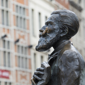 Statue of bruegemeister Buls in brussels