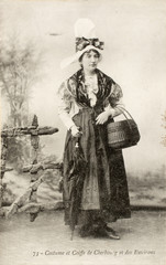 Carte postale ancienne / Costume traditionnel et coiffe