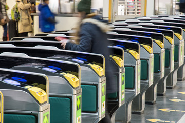 Fototapeta premium 日本の鉄道の駅 / 自動改札口