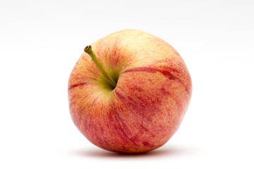 frischer Braeburn Apfel auf weißem Hintergrund