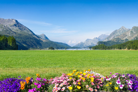 Sils-Maria in Oberengadin mit Blick auf den Silsersee
