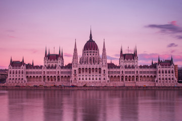 Fototapeta na wymiar Hungarian Parliament Building at dusk
