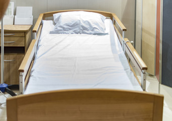 Obraz na płótnie Canvas Hospital bed